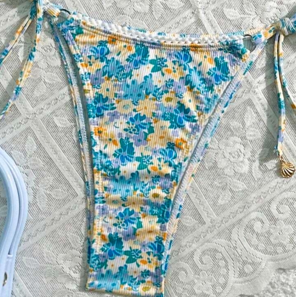Shein Floral Bikini - Picture 3 of 5